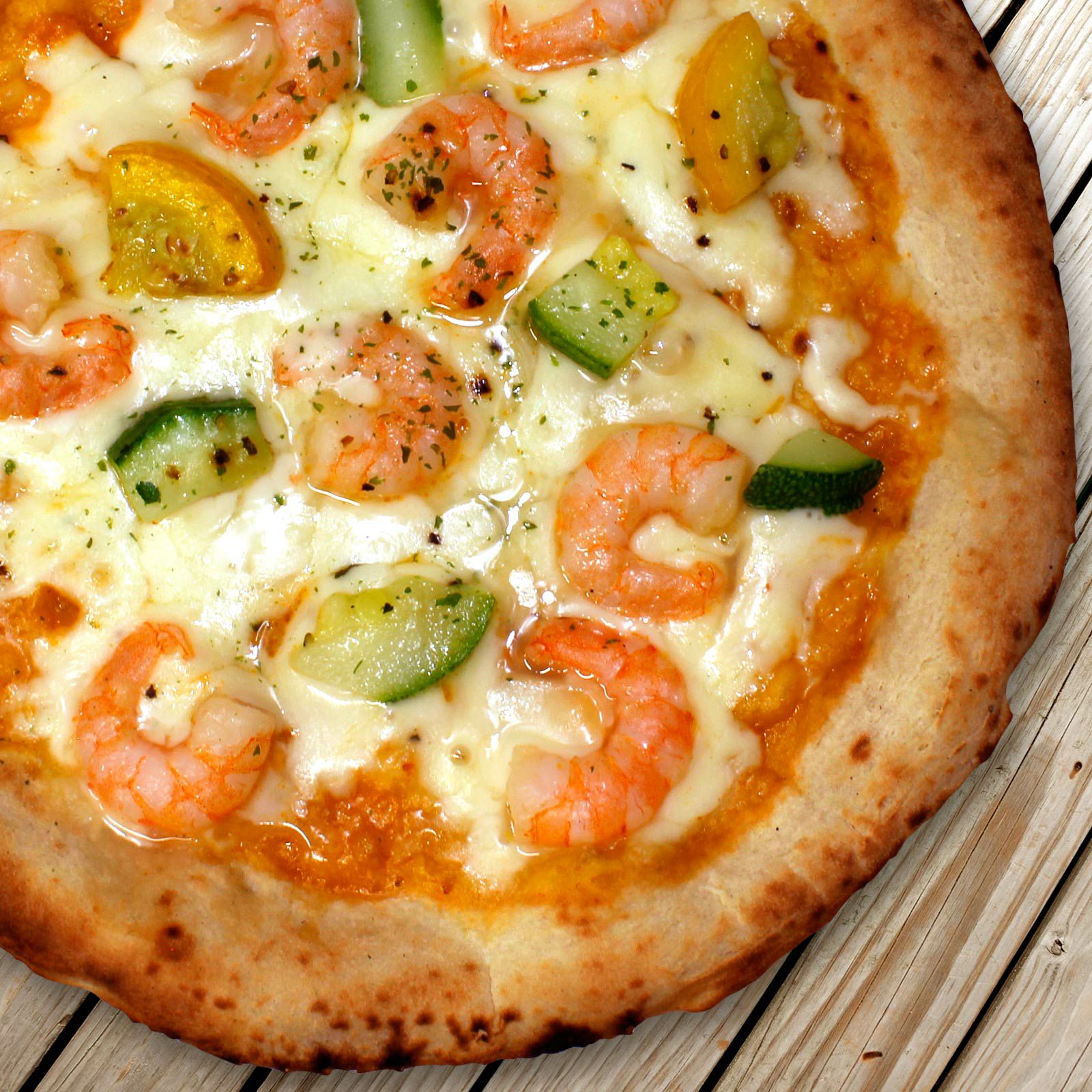 ガーリックシュリンプとズッキーニのピッツァ